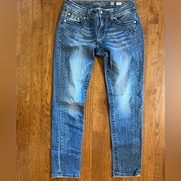 Miss Me Mid Rise Cuffed Skinny jeans Embroidered size 30 - Picture 1 of 6